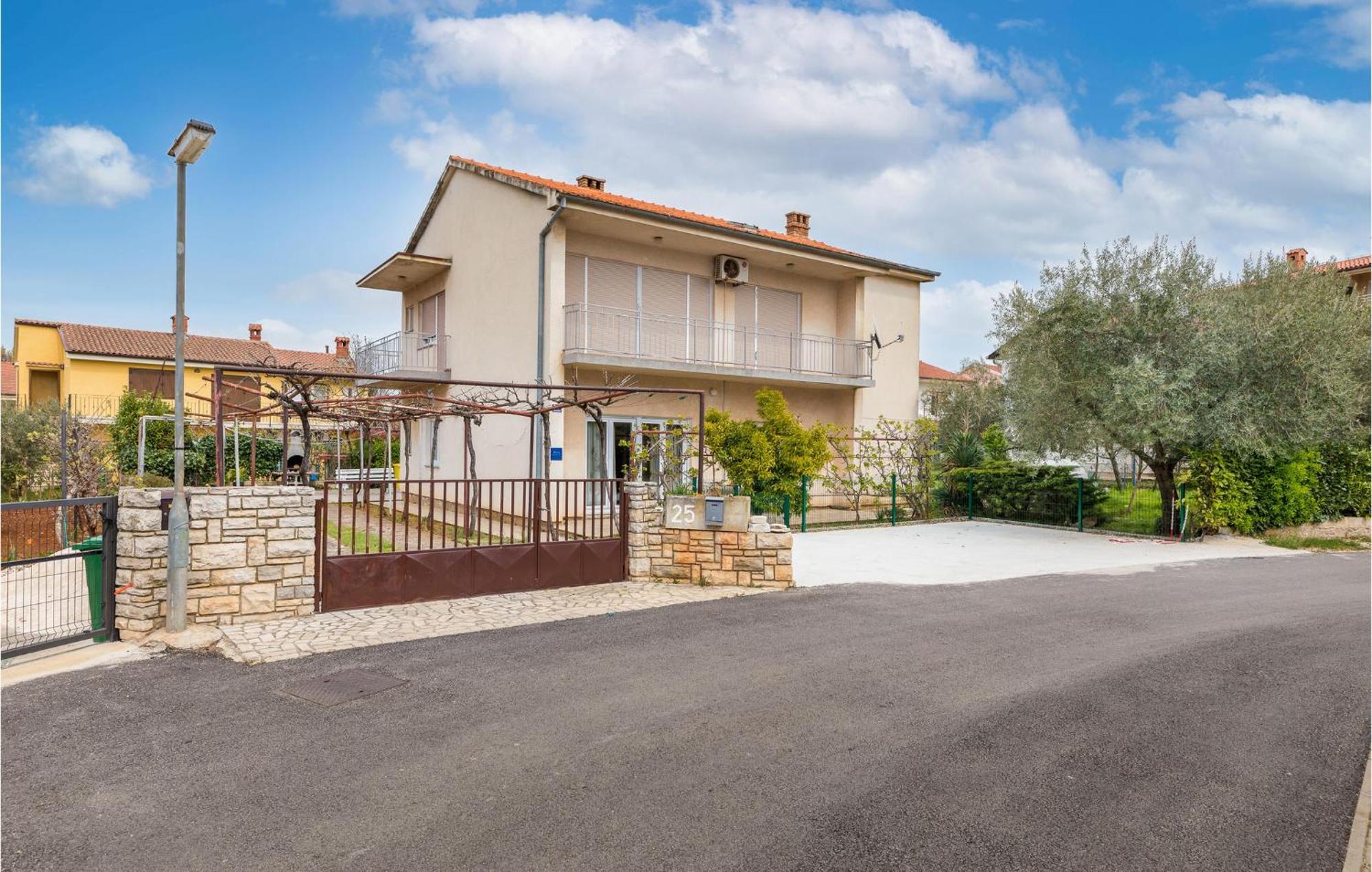 Lovely Apartment In Fazana With Kitchen Εξωτερικό φωτογραφία