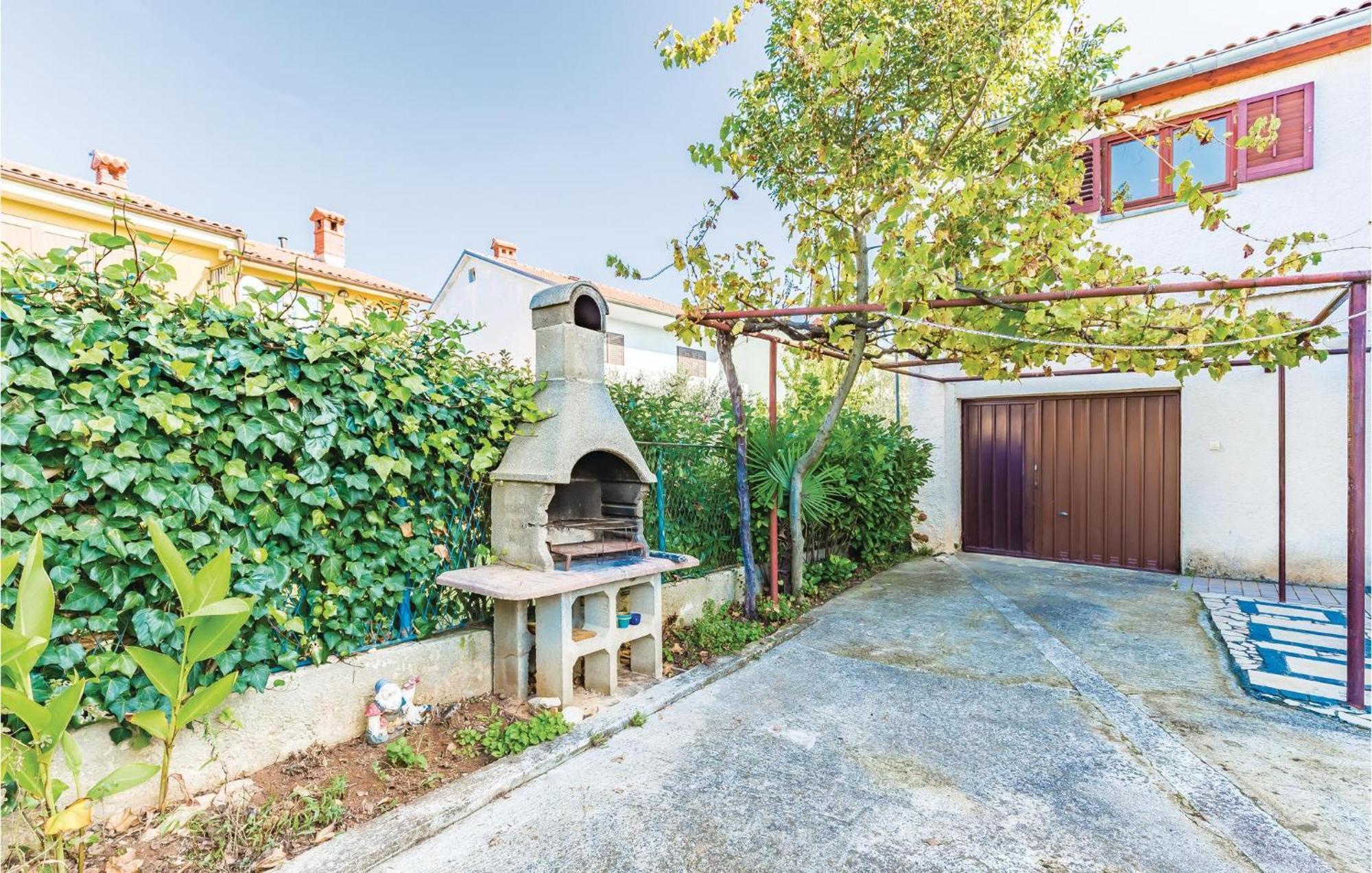 Lovely Apartment In Fazana With Kitchen Εξωτερικό φωτογραφία