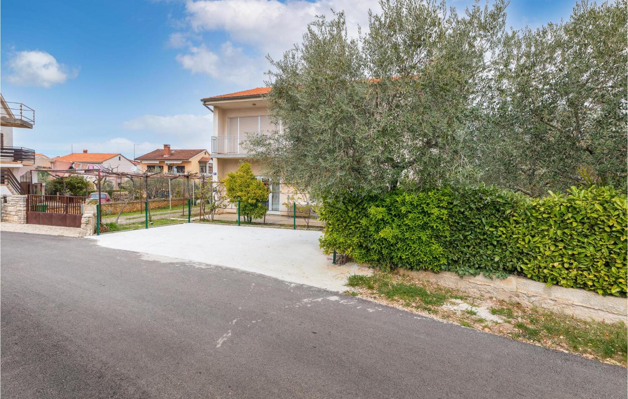 Lovely Apartment In Fazana With Kitchen Εξωτερικό φωτογραφία